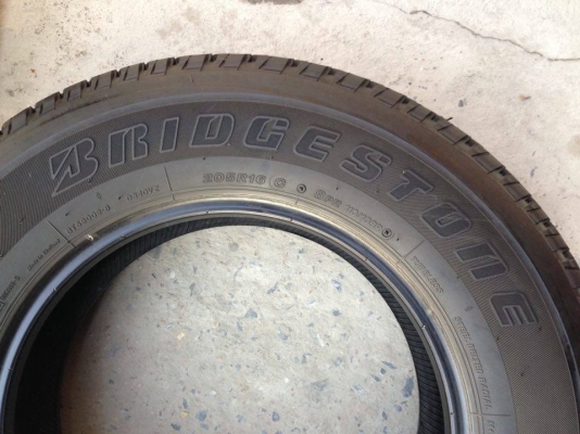 ยาง Bridgstone 205 R 16 ปี 11 2 เส้น สภาพสวยๆไม่มีปะไม่บวมดอกยางเหลือเยอะวิ่งใด้อีกนานราคาถูกๆ