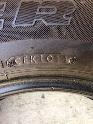 ยาง Bridgstone 205 R 16 ปี 11 2 เส้น สภาพสวยๆไม่มีปะไม่บวมดอกยางเหลือเยอะวิ่งใด้อีกนานราคาถูกๆ