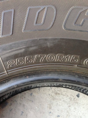 ยาง Bridgstone 255-70-15 ปี 12 2 เส้น สภาพสวยๆไม่มีปะไม่บวมดอกยางเหลือเยอะวิ่งใด้อีกนานราคาถูกๆ ยาง Bridgstone 255-70-15 ปี 12 2 เส้น สภาพสวยๆไม่มีปะไม่บวมดอกยางเหลือเยอะวิ่งใด้อีกนานราคาถูกๆ