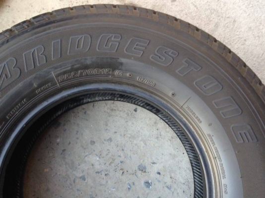 ยาง Bridgstone 255-70-15 ปี 12 2 เส้น สภาพสวยๆไม่มีปะไม่บวมดอกยางเหลือเยอะวิ่งใด้อีกนานราคาถูกๆ ยาง Bridgstone 255-70-15 ปี 12 2 เส้น สภาพสวยๆไม่มีปะไม่บวมดอกยางเหลือเยอะวิ่งใด้อีกนานราคาถูกๆ