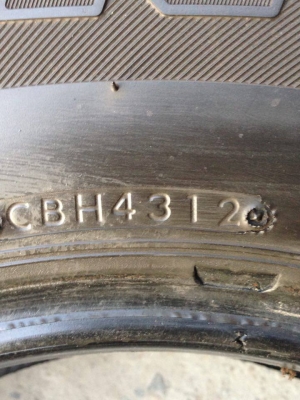 ยาง Bridgstone 255-70-15 ปี 12 2 เส้น สภาพสวยๆไม่มีปะไม่บวมดอกยางเหลือเยอะวิ่งใด้อีกนานราคาถูกๆ ยาง Bridgstone 255-70-15 ปี 12 2 เส้น สภาพสวยๆไม่มีปะไม่บวมดอกยางเหลือเยอะวิ่งใด้อีกนานราคาถูกๆ