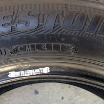 ยาง Bridgstone 175-65-15 ปี 12 ครบชุด 4 เส้น สภาพสวยๆไม่บวมดอกยางเหลือเยอะวิ่งใด้อีกนานราคาถูกๆ