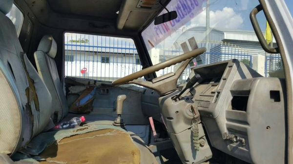 รถหกล้อ hino FC4J  WOCD 120 แรง ๆ ยาว 6 เมตร เครื่องดีคันซีสวย ยางดี 6 เส้น เล่มทะเบียน เอกสารชุดโอนครบ