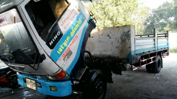 รถหกล้อ hino FC4J  WOCD 120 แรง ๆ ยาว 6 เมตร เครื่องดีคันซีสวย ยางดี 6 เส้น เล่มทะเบียน เอกสารชุดโอนครบ