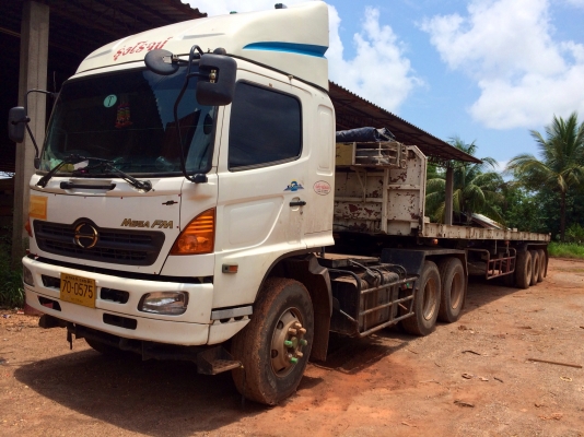 ขายด่วน  รถหัวลากพร้อมหางพื้นเรียบสามเพลา  hino  mega  320  ปี 48  พร้อมใช้งาน  เอกสารพร้อม