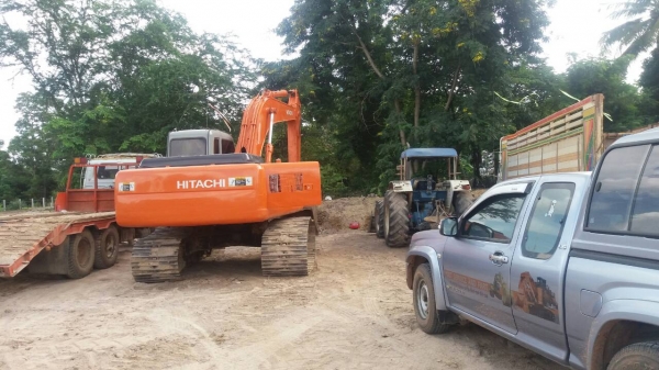 ขายรถแบคโฮ HITACHI ZX200-1 เอกสารเล่มทะเบียน ราคา 1450000