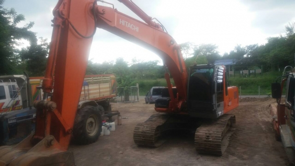 ขายรถแบคโฮ HITACHI ZX200-1 เอกสารเล่มทะเบียน ราคา 1450000