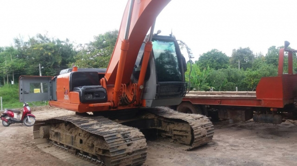 ขายรถแบคโฮ HITACHI ZX200-1 เอกสารเล่มทะเบียน ราคา 1450000