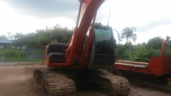 ขายรถแบคโฮ HITACHI ZX200-1 เอกสารเล่มทะเบียน ราคา 1450000