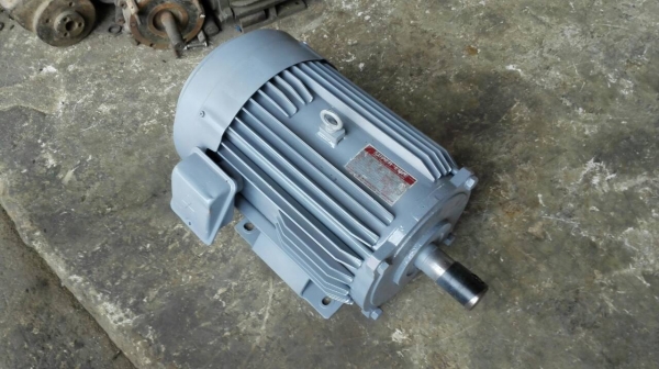 ====== Sold Out!! ====== มอเตอร์ Mitsubishi 10 HP. 1430 RPM. 380V. สภาพสวย ทุ่นเดิม วิ่งเงียบ พร้อมใช้งาน