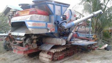 ขายรถเกี่ยวข้าวศักดิ์พัฒนา BIG37 GH45 อุ้ม สวยพร้อมใช้งาน