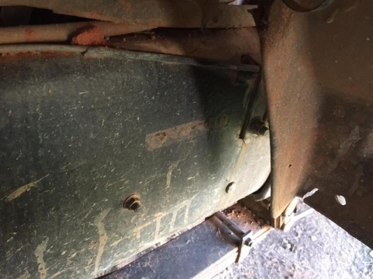 10 ล้อดั้ม 2 เพลา 220 แรง HINO FM226 เครื่องสวย คัสซีสวยใช้ได้(มีท่อนหลังมีสนิมบ้างเล็กน้อย)เครื่อง EM100