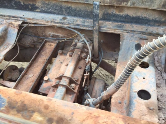 10 ล้อดั้ม 2 เพลา 220 แรง HINO FM226 เครื่องสวย คัสซีสวยใช้ได้(มีท่อนหลังมีสนิมบ้างเล็กน้อย)เครื่อง EM100