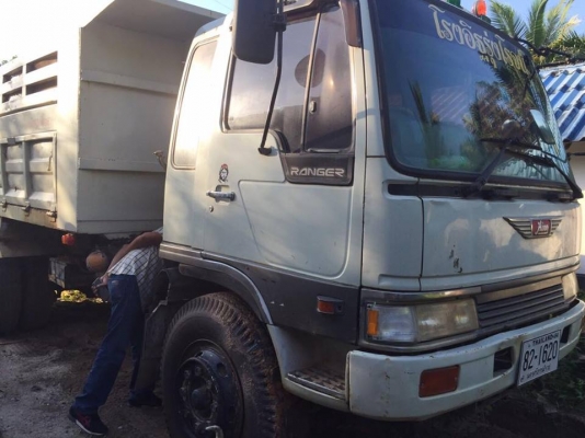 10 ล้อดั้ม 2 เพลา 220 แรง HINO FM226 เครื่องสวย คัสซีสวยใช้ได้(มีท่อนหลังมีสนิมบ้างเล็กน้อย)เครื่อง EM100