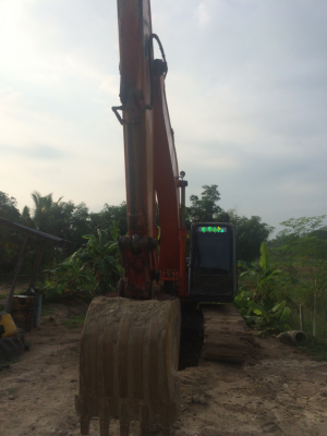 ขายรถแบคโฮ HITACHI EX200-5 เอกสารเล่มทะเบียน ระบบไฟเต็ม ราคา 930000