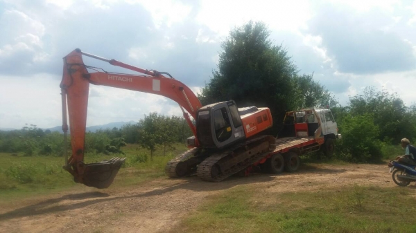 ขายรถแบคโฮ HITACHI EX200-5 เอกสารเล่มทะเบียน ระบบไฟเต็ม ราคา 930000