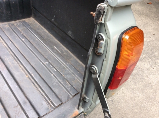 ขายรถกระบะ มาสด้า แฟมมิเลียแคป ปี93 เครื่อง 1.4 เกียร์ธรรมดา5เกียร์ ภายในสวยๆเบาะสวยสะอาดเอี่ยม แอร์หนาว วิทยุCDพร้อมลำโพง ตัวถังเดิมๆสีบางไม่มีชนลอนกระบะสวยๆ ห้องเครื่องเดิมๆสะอาด แม็ก15" ยางใหม่ๆ4เส้น รถขับดีมากๆพร้อมใช้สุดๆภาษี59 ขายด่วน