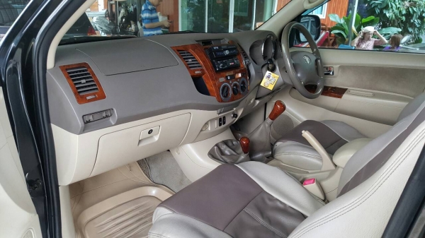 fortuner3.0g4x4ปี05เครื่องดีเซลมือเดียวเดิมๆไม่เคยชน fortuner3.0g4x4ปี05เครื่องดีเซลมือเดียวเดิมๆไม่เคยชน