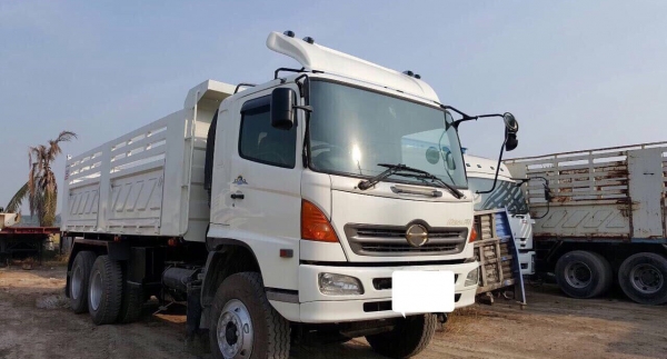 รถบรรทุกสิบล้อฮีโน่ดั้มท์ มีระบบลากพ่วง ปี49  สภาพสวย พร้อมใช้งาน ทดลองขับได้    สนใจติดต่อ เอ็ม ที เจริญยนต์ สาขาปทุมธานี    (ถนนกาญจนาภิเษก วงแหวนตะวันตกบางปะอิน-บางบัวทอง)     โทร 081-4948363 , 081-7361541