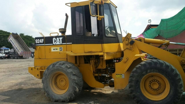 ขายด่วน รถตักCAT 924F II สภาพพร้อมใช้งาน เครื่องปั้มแรงดี สภาพพร้อมใช้งาน เอกสารสัญญาซื้อขาย