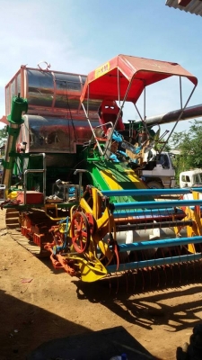 ขายรถเกี่ยวข้าว km49 ศักดิ์พัฒนาปี49 เครื่ องอีซูซุ230 6hh1 เทอรโบว์ ปั๊มได้กิน22