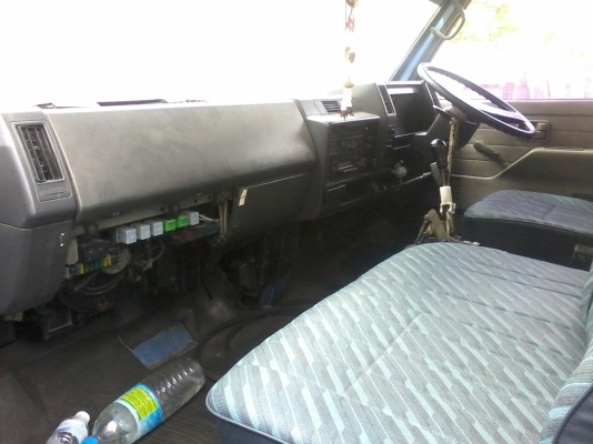 ขายหกล้อ ISUZU NPR 57L ภาษีเต็ม รถประกอบ สภาพพร้อมใช้งาน คัชชีสวย เครื่อง4BC2 ประกอบ100แรง สภาพเรียบร้อย เอกสารเล่มทะเบียนพร้อมโอนครับ