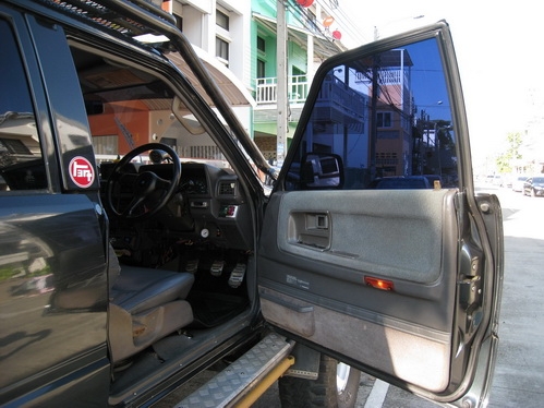 ขายTOYOTA HERO 4ประตู