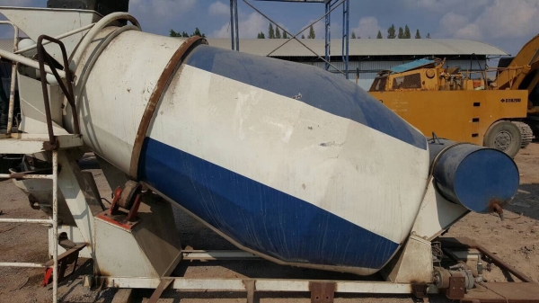 ขาย โม่ปูน 2.5 คิว ต่อใหม่ยังไม่ได้ใช้ อุปกรณ์มีให้ครบ พร้อมใช้งานยกขึ้นใส่รถได้เลย ราคาคุยได้ครับ ขาย โม่ปูน 2.5 คิว ต่อใหม่ยังไม่ได้ใช้ อุปกรณ์มีให้ครบ พร้อมใช้งานยกขึ้นใส่รถได้เลย ราคาคุยได้ครับ