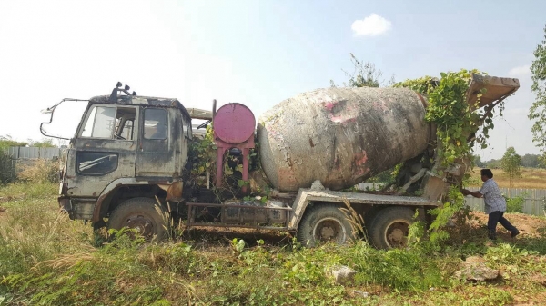 ขาย รถโม่ปูน 5 คิว HINO เครื่อง EK100 260 แรงม้า รถใช้งานได้ปกติ เอกสารเล่มทะเบียนเต็มพร้อมโอน คัสซีสวย ช่วงล่างเบรคแห้ง ราคาคุยกันได้ครับ