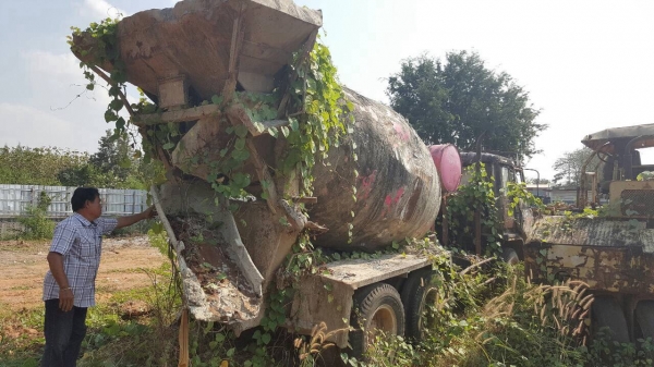 ขาย รถโม่ปูน 5 คิว HINO เครื่อง EK100 260 แรงม้า รถใช้งานได้ปกติ เอกสารเล่มทะเบียนเต็มพร้อมโอน คัสซีสวย ช่วงล่างเบรคแห้ง ราคาคุยกันได้ครับ