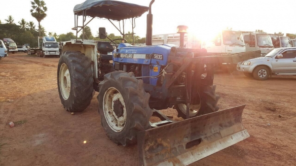 ขาย รถไถ 2 เพลา FORD NEWHOLLAND 5630 เอกสารใบซื้อขาย อุปกรณ์มีผานดันหน้า และโครงผาน 3 ราคาต่อรองได้ครับ ขาย รถไถ 2 เพลา FORD NEWHOLLAND 5630 เอกสารใบซื้อขาย อุปกรณ์มีผานดันหน้า และโครงผาน 3 ราคาต่อรองได้ครับ