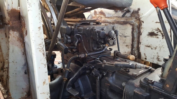 ขาย รถไถ 2 เพลา FORD NEWHOLLAND 5630 เอกสารใบซื้อขาย อุปกรณ์มีผานดันหน้า และโครงผาน 3 ราคาต่อรองได้ครับ ขาย รถไถ 2 เพลา FORD NEWHOLLAND 5630 เอกสารใบซื้อขาย อุปกรณ์มีผานดันหน้า และโครงผาน 3 ราคาต่อรองได้ครับ