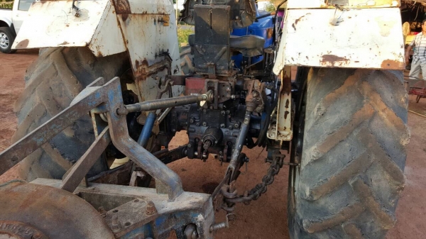 ขาย รถไถ 2 เพลา FORD NEWHOLLAND 5630 เอกสารใบซื้อขาย อุปกรณ์มีผานดันหน้า และโครงผาน 3 ราคาต่อรองได้ครับ ขาย รถไถ 2 เพลา FORD NEWHOLLAND 5630 เอกสารใบซื้อขาย อุปกรณ์มีผานดันหน้า และโครงผาน 3 ราคาต่อรองได้ครับ