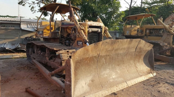 ขาย แทรคเตอร์ CAT D5B เกียร์ตัด รถใช้งานอยู่ทุกวัน เครื่องดี เอกสารใบซื้อขาย ราคาต่อรองได้ครับ