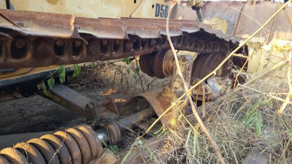 ขาย แทรคเตอร์ CAT D5B เกียร์ตัด เครื่องดี เอกสารใบอินวอยซ์ ราคาต่อรองได้ครับ ขาย แทรคเตอร์ CAT D5B เกียร์ตัด เครื่องดี เอกสารใบอินวอยซ์ ราคาต่อรองได้ครับ