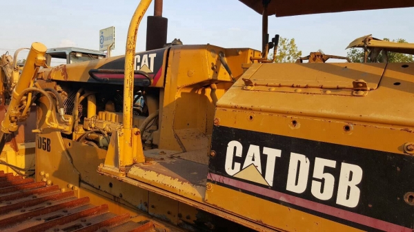ขาย แทรคเตอร์ CAT D5B เกียร์ตัด เครื่องดี เอกสารใบอินวอยซ์ ราคาต่อรองได้ครับ ขาย แทรคเตอร์ CAT D5B เกียร์ตัด เครื่องดี เอกสารใบอินวอยซ์ ราคาต่อรองได้ครับ