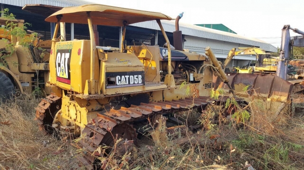 ขาย แทรคเตอร์ CAT D5B เกียร์ตัด เครื่องดี เอกสารใบอินวอยซ์ ราคาต่อรองได้ครับ ขาย แทรคเตอร์ CAT D5B เกียร์ตัด เครื่องดี เอกสารใบอินวอยซ์ ราคาต่อรองได้ครับ