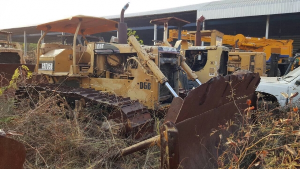 ขาย แทรคเตอร์ CAT D5B เกียร์ตัด เครื่องดี เอกสารใบอินวอยซ์ ราคาต่อรองได้ครับ