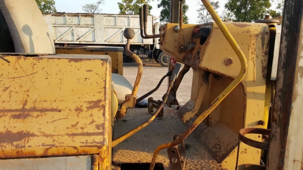 ขายตามสภาพ แทรคเตอร์ CAT D5B เกียร์ตัด ไม่มีโซ่ เครื่องสตาร์ทติด เอกสารใบซื้อขาย