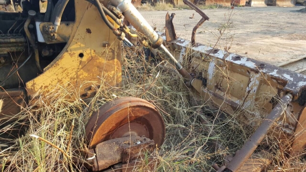 ขายตามสภาพ แทรคเตอร์ CAT D5B เกียร์ตัด ไม่มีโซ่ เครื่องสตาร์ทติด เอกสารใบซื้อขาย