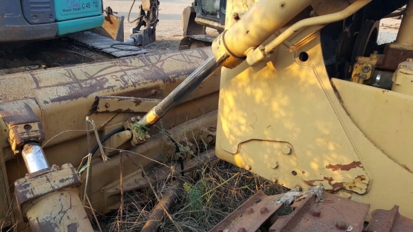 ขาย แทรคเตอร์ CAT D6C เกียร์ตัด สภาพพร้อมใช้งาน เอกสารใบซื้อขาย ขาย แทรคเตอร์ CAT D6C เกียร์ตัด สภาพพร้อมใช้งาน เอกสารใบซื้อขาย