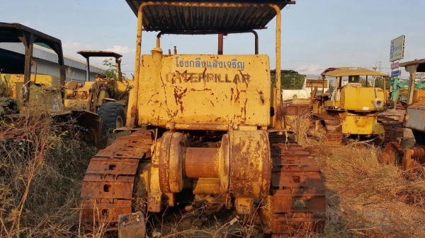 ขาย แทรคเตอร์ CAT D6D เกียร์ตัด มีวินส์ท้าย เอกสารใบอินวอยซ์ รถพร้อมใช้ ราคาต่อรองได้