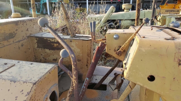 ขาย แทรคเตอร์ CAT D6D เกียร์ตัด มีวินส์ท้าย เอกสารใบอินวอยซ์ รถพร้อมใช้ ราคาต่อรองได้