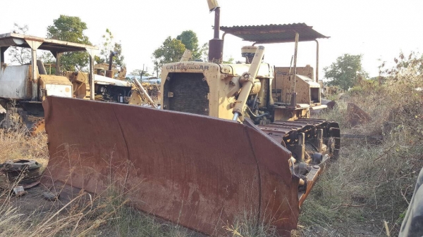 ขาย แทรคเตอร์ CAT D6D เกียร์ตัด มีวินส์ท้าย เอกสารใบอินวอยซ์ รถพร้อมใช้ ราคาต่อรองได้