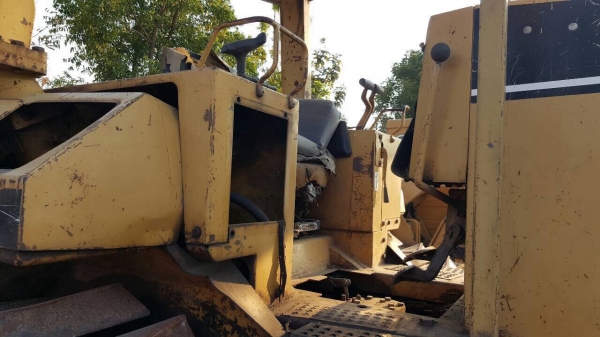 ขาย แทรคเตอร์ CAT D5M รถใช้งานอยู่ เอกสารใบซื้อขาย ราคาต่อรองได้ครับ