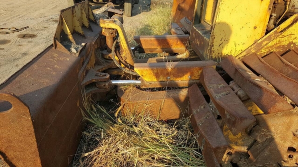 ขาย แทรคเตอร์ CAT D5M รถใช้งานอยู่ เอกสารใบซื้อขาย ราคาต่อรองได้ครับ