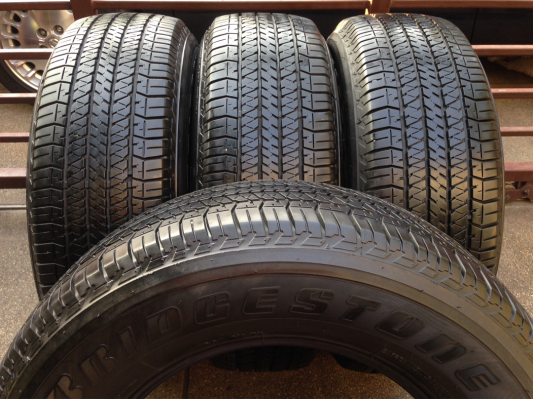 ยาง Bridgestone 265 65 17 ปี12 ดอกเต็ม พร้อมใช้งาน ราคาไม่แพง