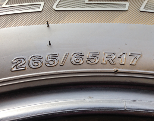 ยาง Bridgestone 265 65 17 ปี12 ดอกเต็ม พร้อมใช้งาน ราคาไม่แพง