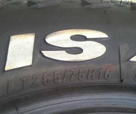 ขาย ยาง MAXXIS 764 ขนาด 265/75/16 สวยๆ