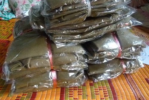 เสื้อยืด  สีเขียวขี้ม้า    โปโล คอปก  ราคา ตัวละ 450.-